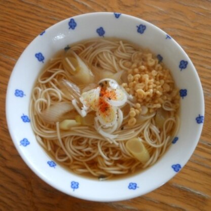 ダイエット中につき天かすは控えめ、うどんでなくにゅうめんで作りました♪天かす控えめでもつゆに良い味が出てて物足りなさがなく、おいしく食べられました！